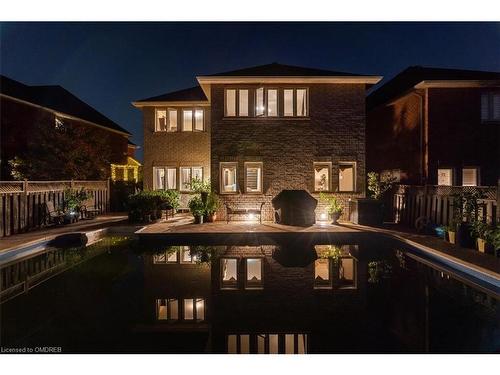 527 Ravineview Way, Oakville, ON - Outdoor