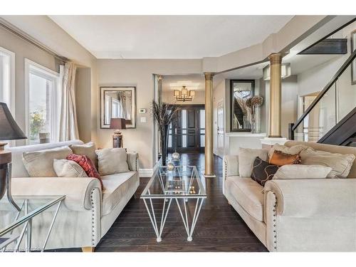 527 Ravineview Way, Oakville, ON - Indoor Photo Showing Living Room