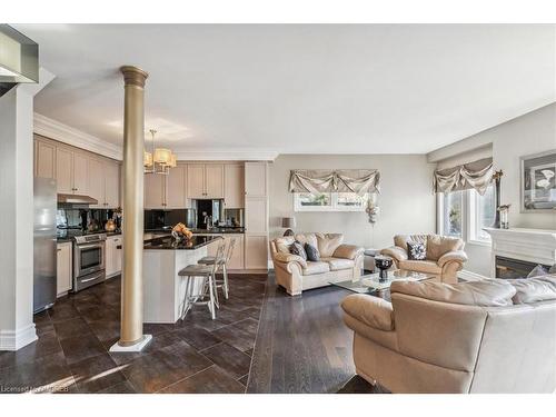 527 Ravineview Way, Oakville, ON - Indoor Photo Showing Living Room