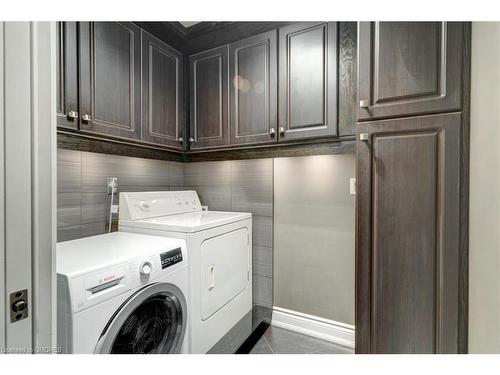 527 Ravineview Way, Oakville, ON - Indoor Photo Showing Laundry Room