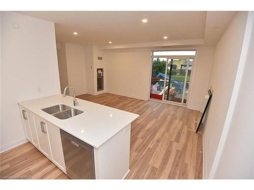 219-1946 Rymal Road E, Hamilton, ON - Indoor Photo Showing Kitchen With Double Sink