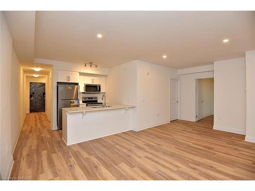 219-1946 Rymal Road E, Hamilton, ON - Indoor Photo Showing Kitchen