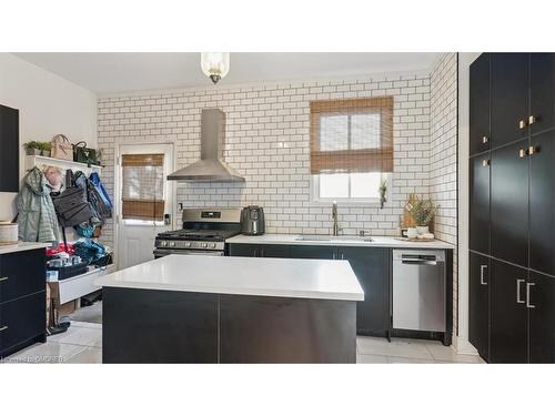 117 Sherman Avenue N, Hamilton, ON - Indoor Photo Showing Kitchen