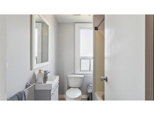 117 Sherman Avenue N, Hamilton, ON - Indoor Photo Showing Bathroom