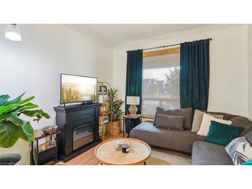 117 Sherman Avenue N, Hamilton, ON - Indoor Photo Showing Living Room