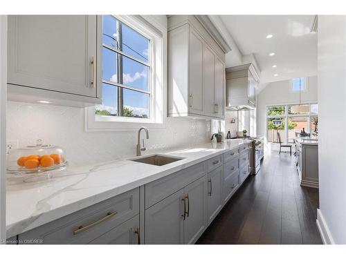 265 Woodale Avenue, Oakville, ON - Indoor Photo Showing Kitchen With Upgraded Kitchen