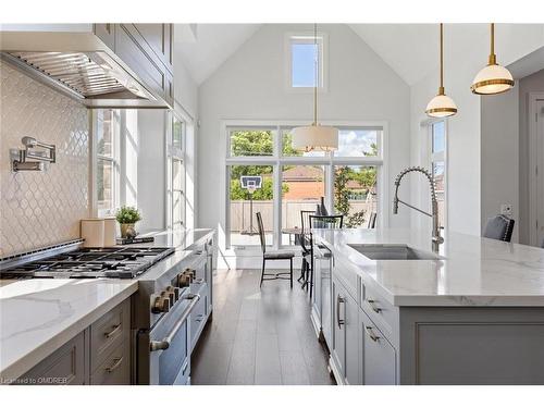 265 Woodale Avenue, Oakville, ON - Indoor Photo Showing Kitchen With Upgraded Kitchen