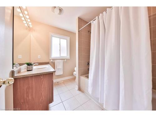 225 Andrews Trail, Milton, ON - Indoor Photo Showing Bathroom