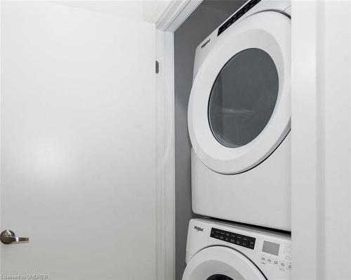 21-3425 Ridgeway Drive, Mississauga, ON - Indoor Photo Showing Laundry Room