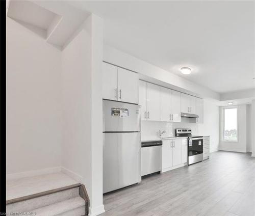 21-3425 Ridgeway Drive, Mississauga, ON - Indoor Photo Showing Kitchen