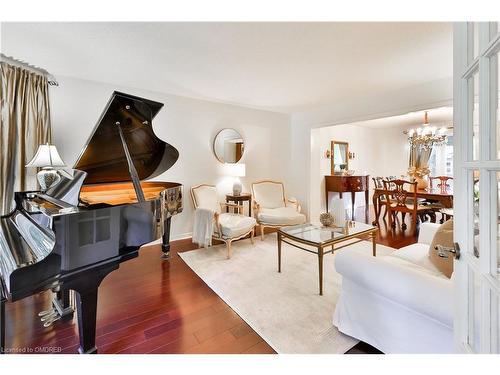 2056 Markle Drive, Oakville, ON - Indoor Photo Showing Living Room