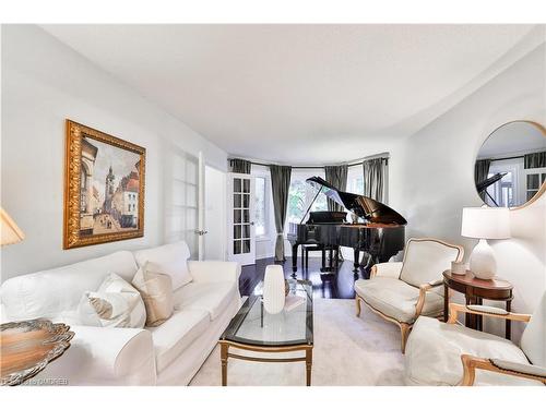 2056 Markle Drive, Oakville, ON - Indoor Photo Showing Living Room