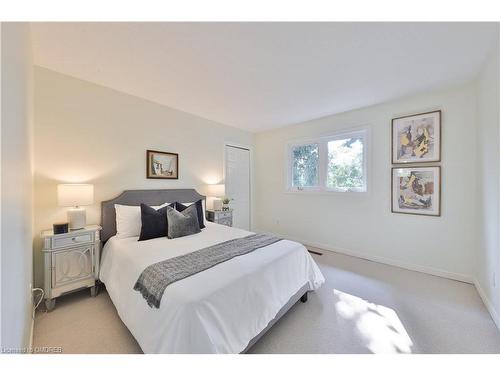 2056 Markle Drive, Oakville, ON - Indoor Photo Showing Bedroom