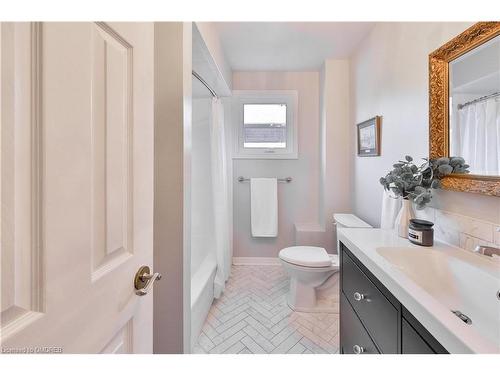 2056 Markle Drive, Oakville, ON - Indoor Photo Showing Bathroom