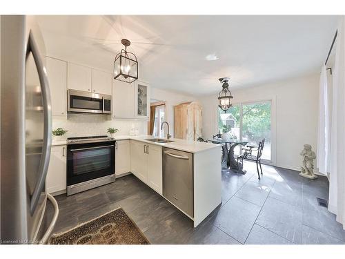 2056 Markle Drive, Oakville, ON - Indoor Photo Showing Kitchen With Double Sink With Upgraded Kitchen