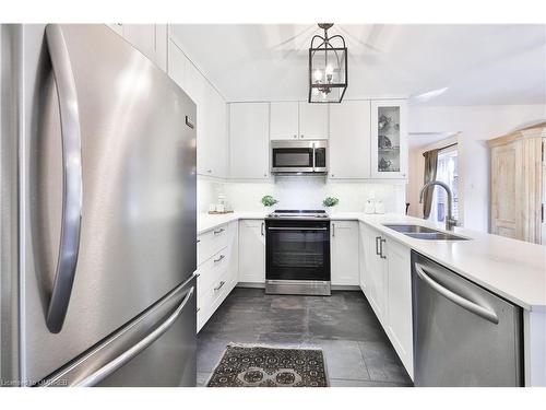 2056 Markle Drive, Oakville, ON - Indoor Photo Showing Kitchen With Double Sink With Upgraded Kitchen