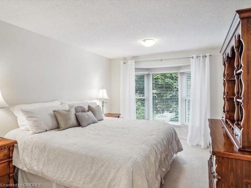 1195 Potters Wheel Crescent, Oakville, ON - Indoor Photo Showing Bedroom