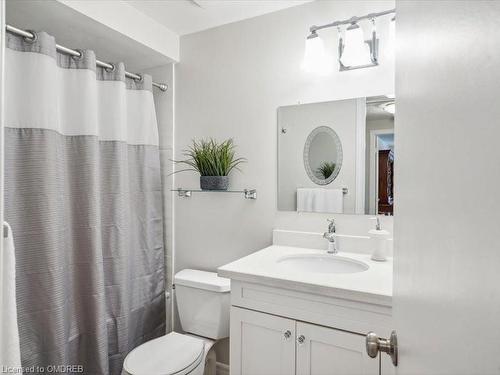 1195 Potters Wheel Crescent, Oakville, ON - Indoor Photo Showing Bathroom