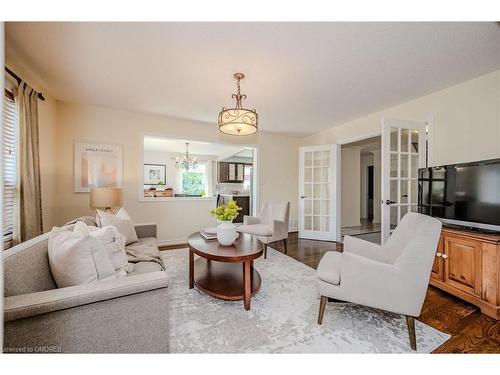 126 Howell Road, Oakville, ON - Indoor Photo Showing Living Room