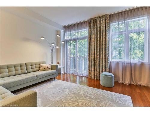 971 Reimer Common, Burlington, ON - Indoor Photo Showing Living Room