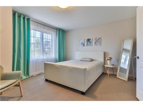 971 Reimer Common, Burlington, ON - Indoor Photo Showing Bedroom