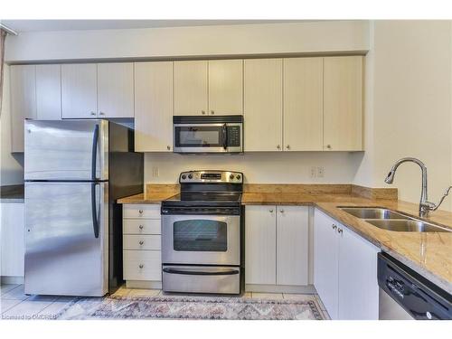 971 Reimer Common, Burlington, ON - Indoor Photo Showing Kitchen With Stainless Steel Kitchen With Double Sink