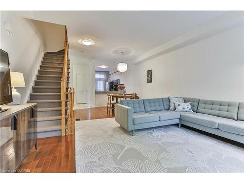 971 Reimer Common, Burlington, ON - Indoor Photo Showing Living Room