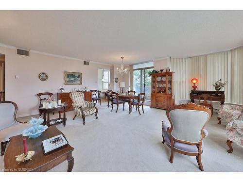 305-1903 Pilgrims Way, Oakville, ON - Indoor Photo Showing Living Room