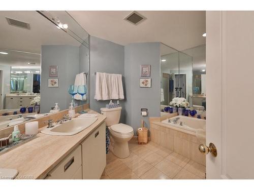 305-1903 Pilgrims Way, Oakville, ON - Indoor Photo Showing Bathroom