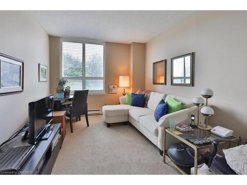 305-1903 Pilgrims Way, Oakville, ON - Indoor Photo Showing Living Room