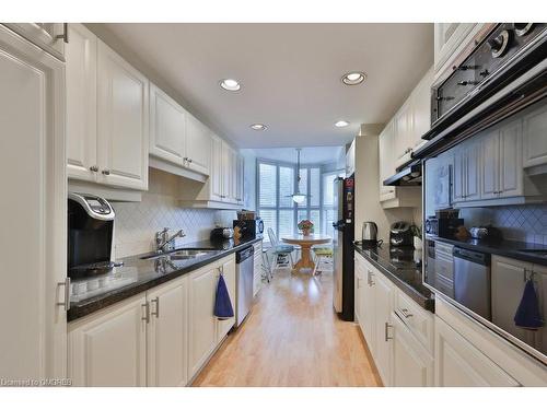 305-1903 Pilgrims Way, Oakville, ON - Indoor Photo Showing Kitchen With Double Sink With Upgraded Kitchen