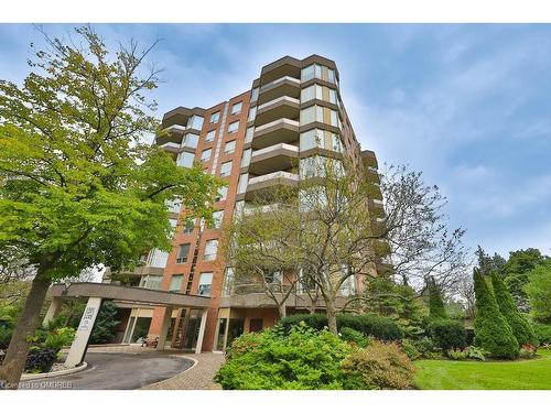 305-1903 Pilgrims Way, Oakville, ON - Outdoor With Balcony With Facade