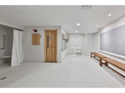 305-1903 Pilgrims Way, Oakville, ON - Indoor Photo Showing Other Room