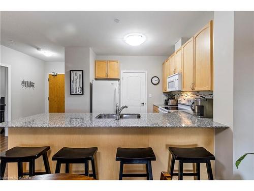 212-383 Main Street E, Milton, ON - Indoor Photo Showing Kitchen