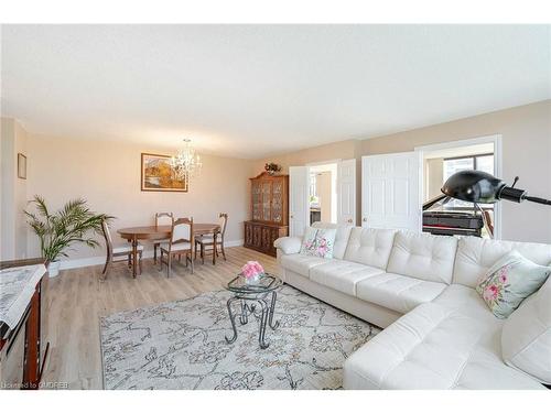 508-40 Richview Road, Toronto, ON - Indoor Photo Showing Living Room