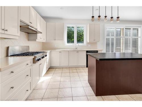 4214 Amaletta Crescent, Burlington, ON - Indoor Photo Showing Kitchen With Upgraded Kitchen