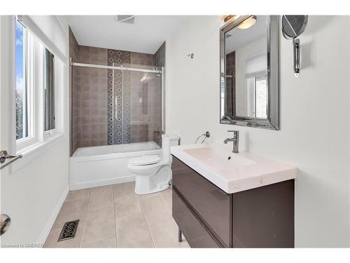 4214 Amaletta Crescent, Burlington, ON - Indoor Photo Showing Bathroom