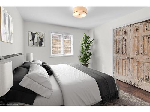 4214 Amaletta Crescent, Burlington, ON - Indoor Photo Showing Bedroom