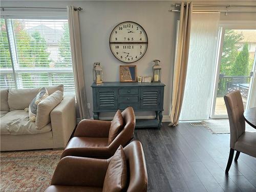 520 Pine Hollow Court, Kitchener, ON - Indoor Photo Showing Living Room