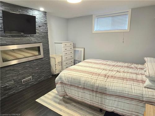 520 Pine Hollow Court, Kitchener, ON - Indoor Photo Showing Bedroom