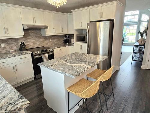 520 Pine Hollow Court, Kitchener, ON - Indoor Photo Showing Kitchen With Stainless Steel Kitchen With Upgraded Kitchen