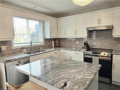 520 Pine Hollow Court, Kitchener, ON - Indoor Photo Showing Kitchen With Stainless Steel Kitchen With Double Sink With Upgraded Kitchen