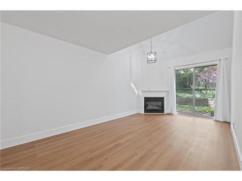 19-41 Valleyview Road, Kitchener, ON - Indoor Photo Showing Other Room With Fireplace