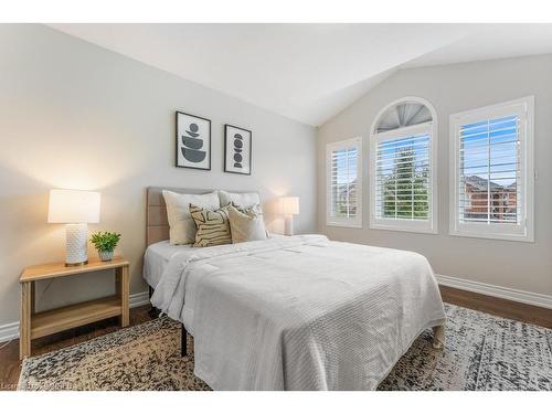 4644 Kearse Street, Burlington, ON - Indoor Photo Showing Bedroom