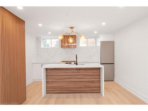 Lower-39 Westminster Avenue, Hamilton, ON - Indoor Photo Showing Kitchen