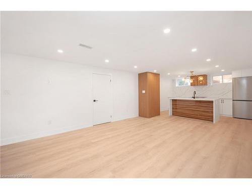 Lower-39 Westminster Avenue, Hamilton, ON - Indoor Photo Showing Kitchen