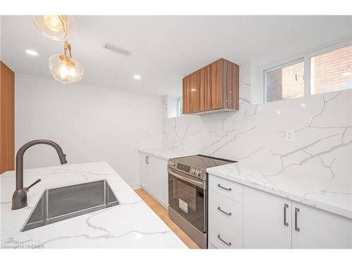 Lower-39 Westminster Avenue, Hamilton, ON - Indoor Photo Showing Kitchen