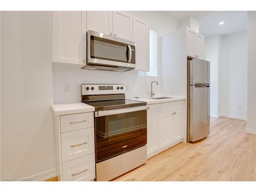 D-133 Prospect Street S, Hamilton, ON - Indoor Photo Showing Kitchen