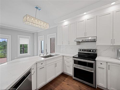 3104 Cardross Court, Oakville, ON - Indoor Photo Showing Kitchen With Upgraded Kitchen