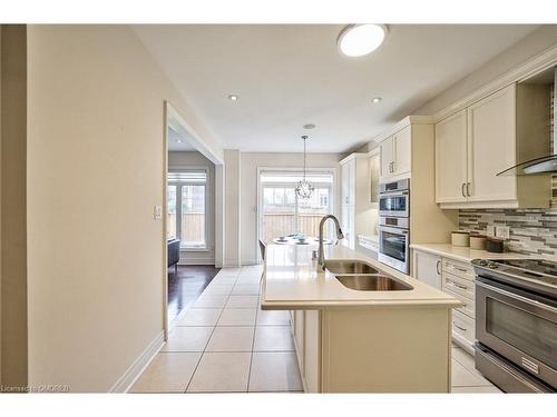 211 Sixteen Mile Drive, Oakville, ON - Indoor Photo Showing Kitchen With Double Sink With Upgraded Kitchen